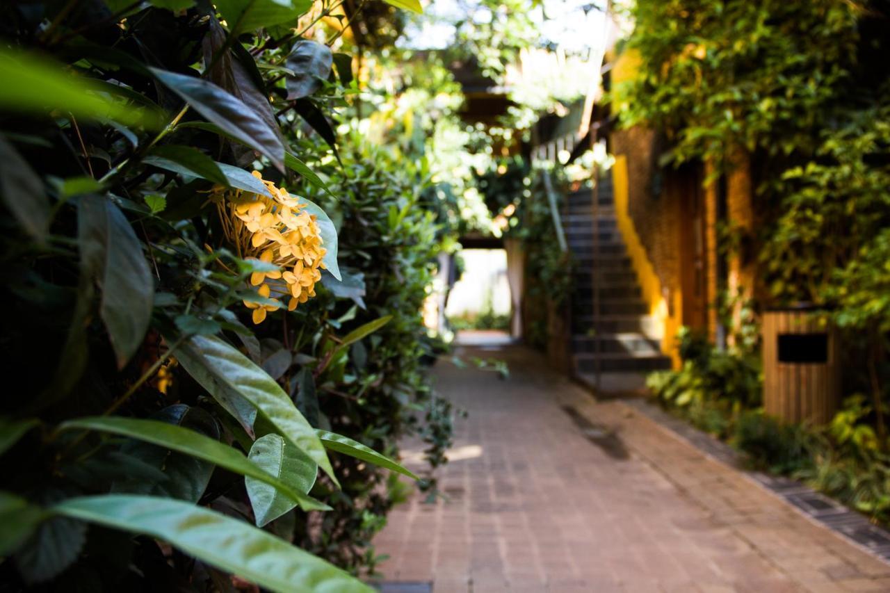Hotel Bougainviller Kampala Exteriör bild